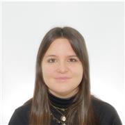 Maestra de apoyo escolar para cursos de Educación Primaria